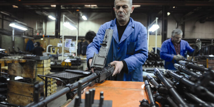 KORONA HARA U FABRICI ZASTAVA ORUŽJE