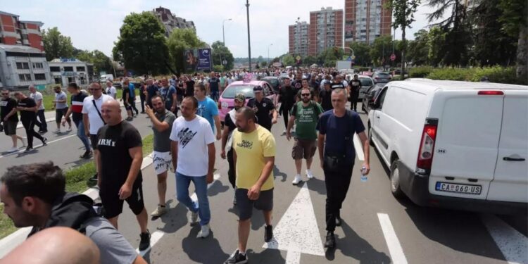 Radnici Fijata danas blokiraju put Kragujevac-Čačak