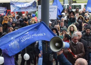 Prosvetari protestvovali, traže dostojanstvo profesije