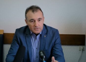 Koliko je tačna fama o plaćenom državnom poslu i koliko je službenika u opštinskim upravama na minimalcu?