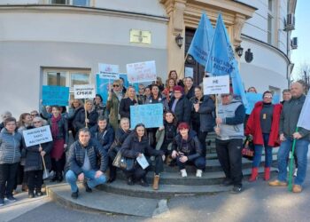 Solidarnost na delu: Protestvovali zaposleni u PU „Lane“ iz Aleksinca, pridružile im se kolege iz cele Srbije