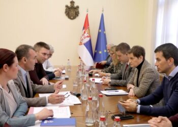Brnabić s predstavnicima Sindikata uprave Srbije o poboljšanju uslova rada
