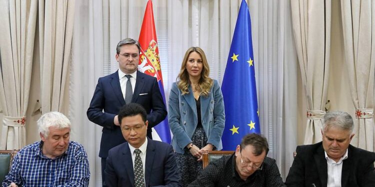 Sindikati i “Ziđin Koper” potpisali aneks ugovora o povećanju plata