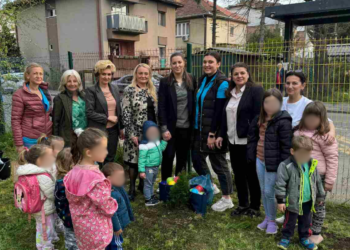 Sekcija mladih SSSS zasadila tuje u vrtiću “Pačija škola” u Zemunu
