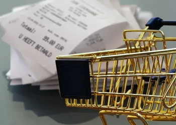 Prosečna plata ponovo ne pokriva zvaničnu prosečnu korpu, a realna korpa je čak 60.000 dinara skuplja, tvrde sindikati